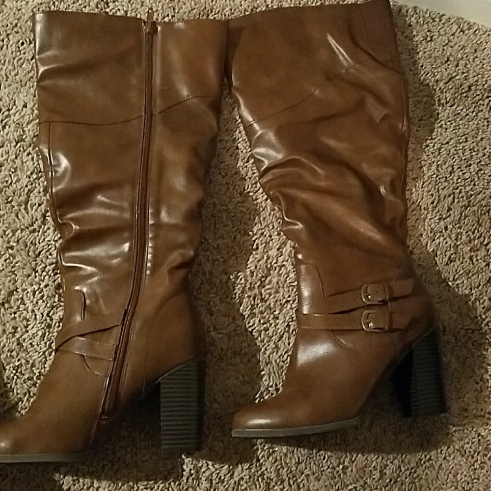 Boots - Picture 3 of 3